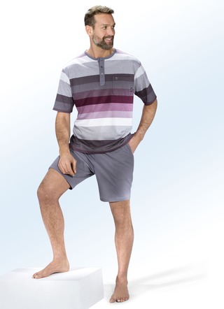 Bekväm, temperaturreglerande kortärmad pyjamas från hajo med garnfärgat randmönster, knappslå och bröstficka