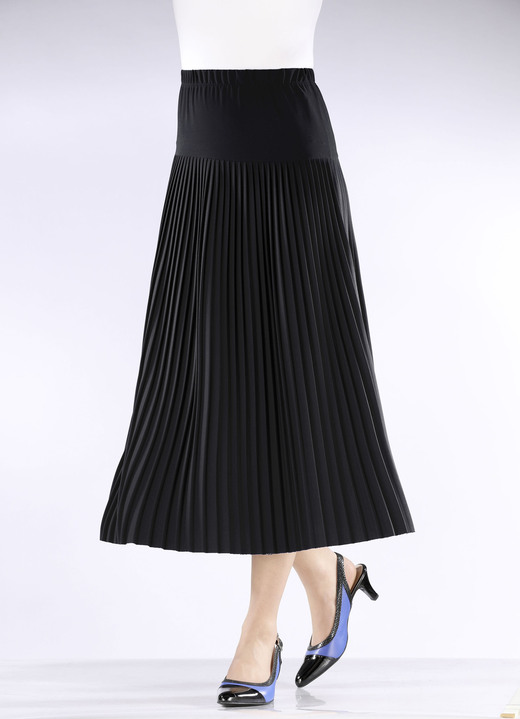Enfärgad - Plisserad kjol med brett ok, i storlek 018 till 054, i färg SVART Utsikt 1
