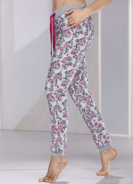 Lång- & kortärmade pyjamasar - Sömn- och fritidsbyxor, långa med fickor och tryckt, i storlek 034 till 054, i färg METALLAD GRÅ-ROSA-FÄRGERIGT