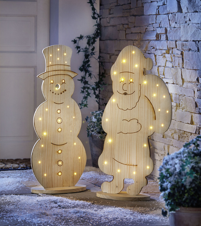 - LED träfigur gjord av furu, i färg NATUR, I utförande Jultomten, liten B30xH50xD13 cm